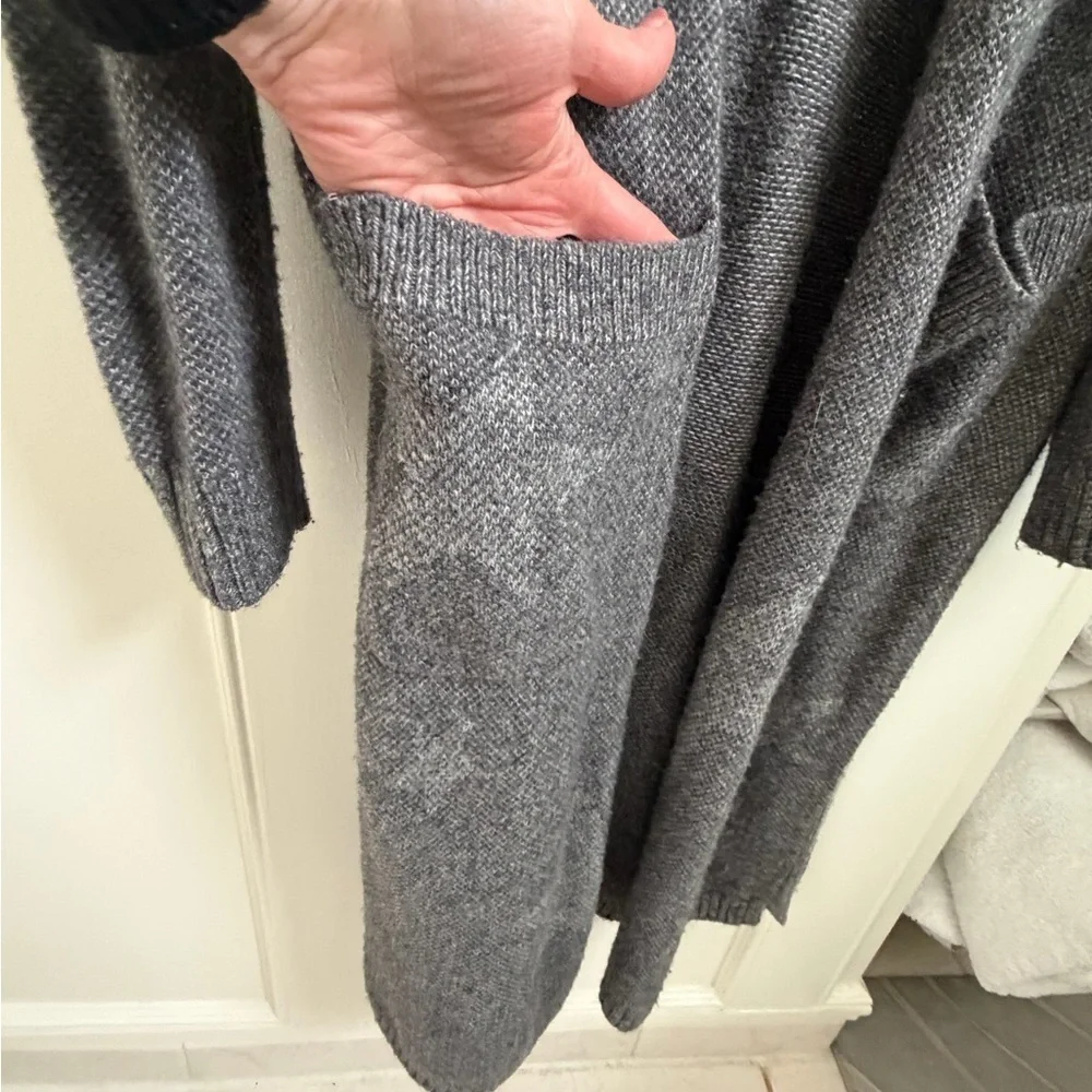 Medium Anthropologie knitted & knotted Gray Star Pattern Long Cardigan sweater